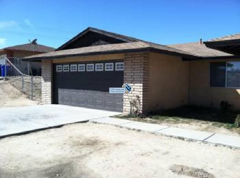 Great 3 bedroom with nice size lot in Victorville 1