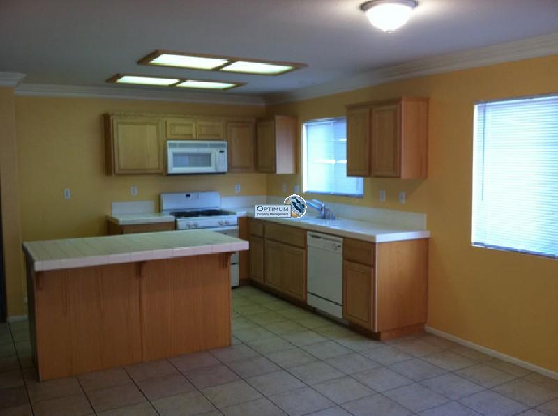 4 bed, 2 bath in Victorville 4