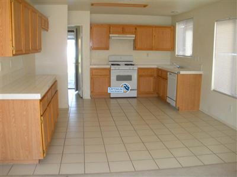 Two-story, 3 bedroom Victorville home 6