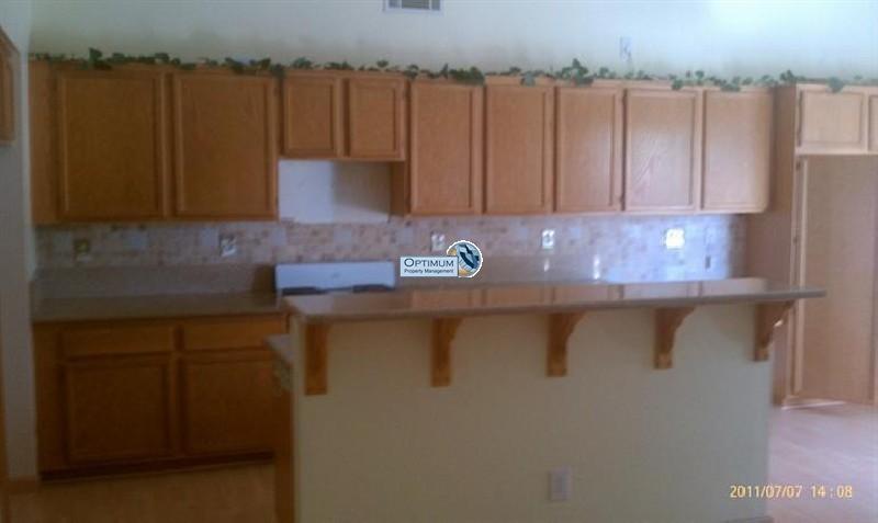 3 Bedroom 3 Bathroom Granite Counters in a Large Kitchen 9