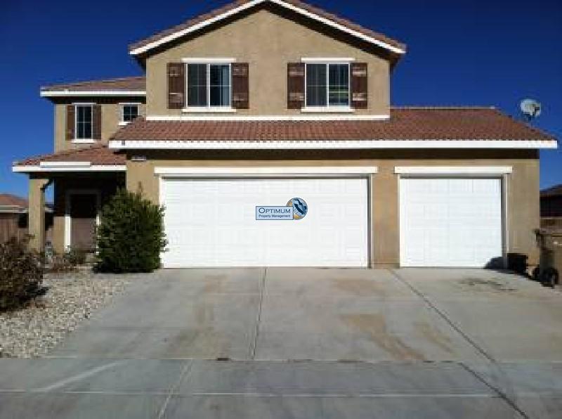 Two-story 4-bedroom, large home in Hesperia 13