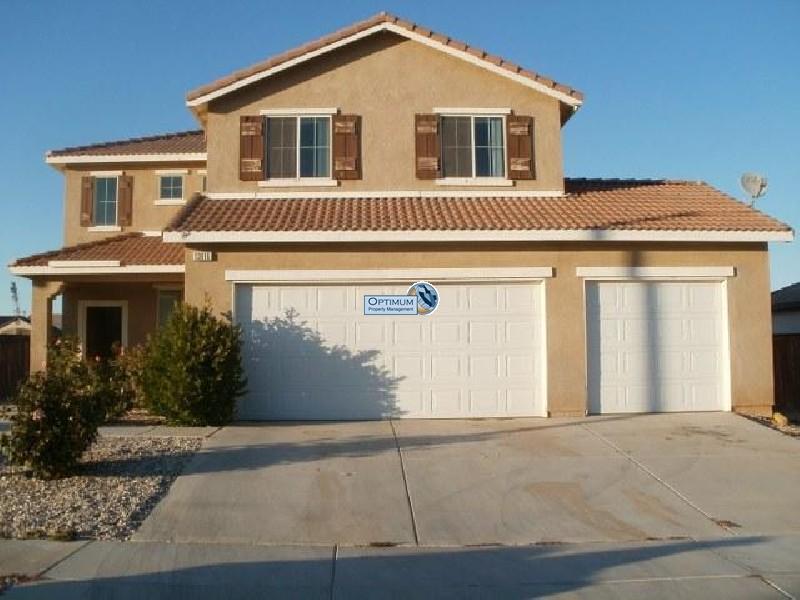 Two-story 4-bedroom, large home in Hesperia 4