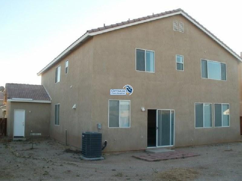 Two-story 4-bedroom, large home in Hesperia 16