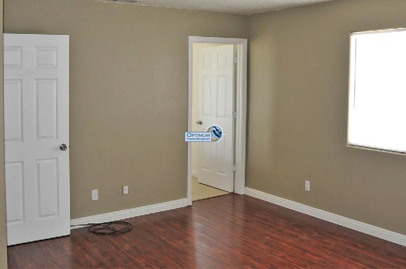 Nice Victorville home with circle drive and bonus room 2
