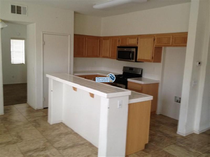 Great 4 bed 3 bath home in adelanto 8