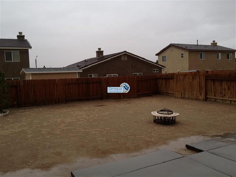 Great 4 bed 3 bath home in adelanto 7