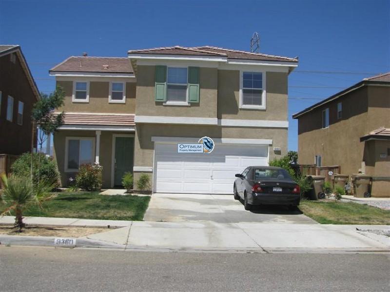 Conveniently located two-story home in hesperia 1