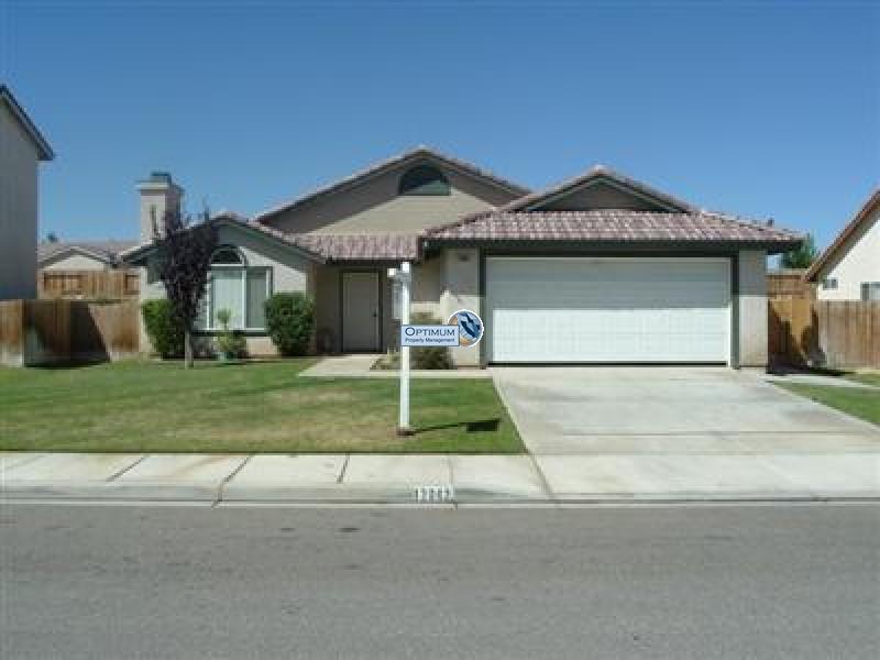Landscaped three bedroom victorville home 1