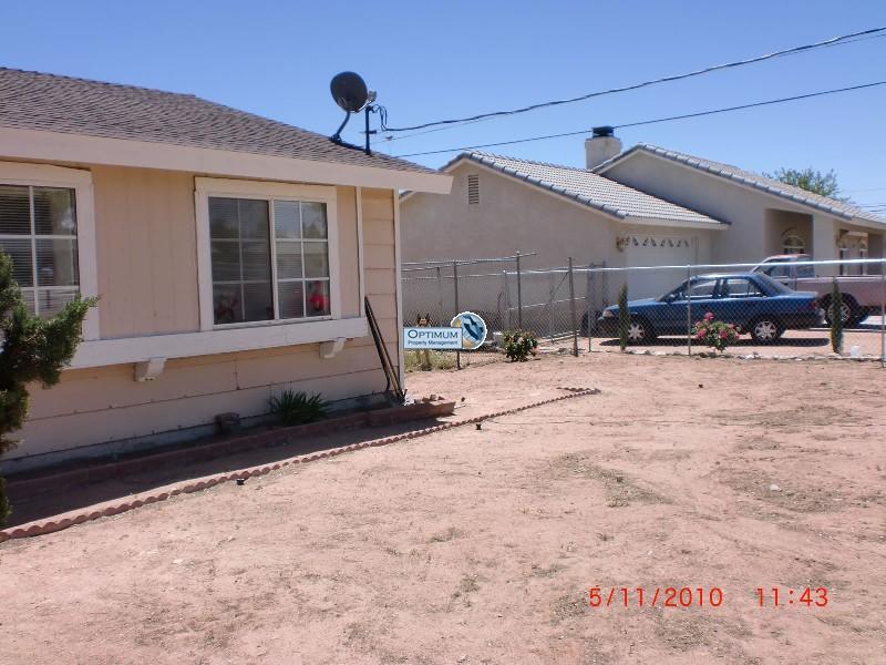 Hesperia 5-bedroom home with detached garage, fenced yard 5