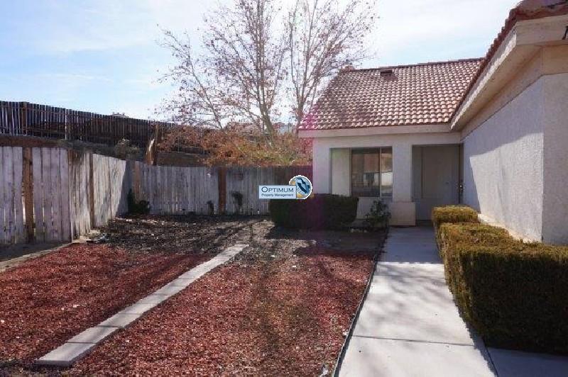 Beautiful 4 bed 2 bath fenced backyard & basketball court in victorville 4